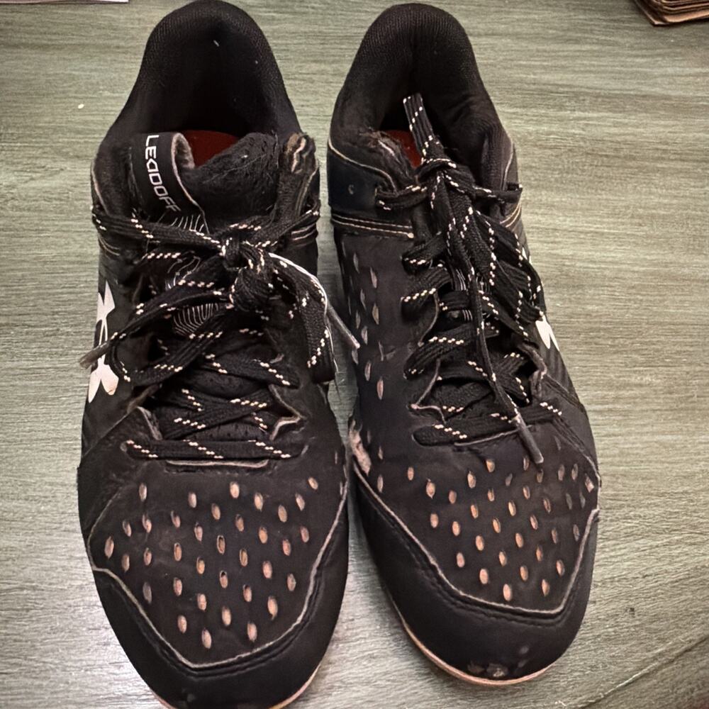 Under Armour Leadoff Kid’s 4 Youth Cleats Black/white